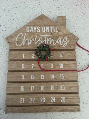 Horizon Group USA Christmas Calendar Count Down House Shaped Wreath Day Marker